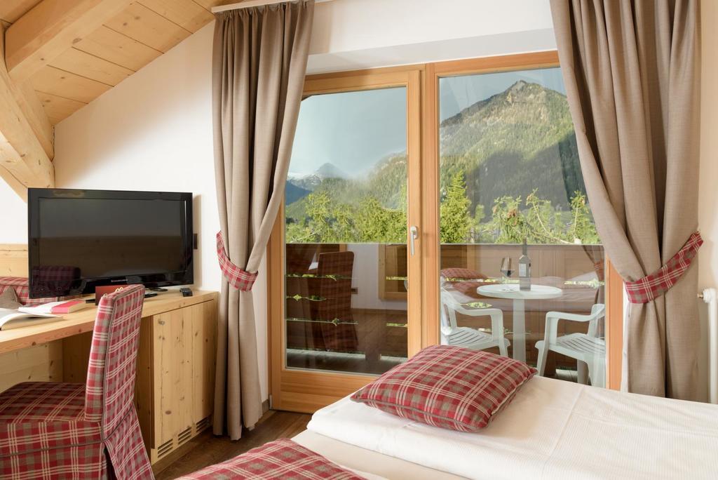 Hotel Garni Lastei Pozza di Fassa Exterior foto